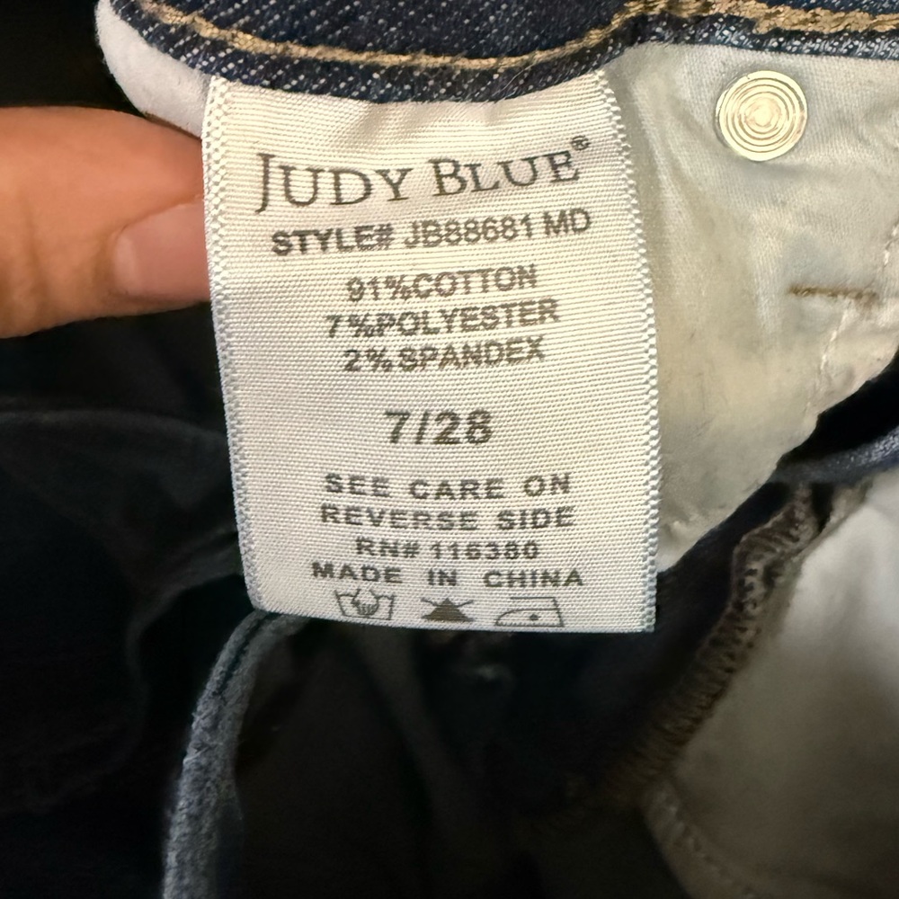 Judy Blue Flare Jeans in Medium Wash Blue - 7/28 - Picture 10 of 12